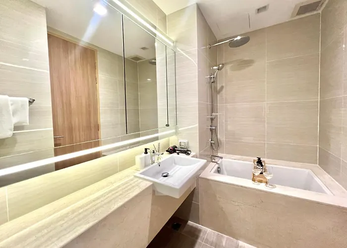 Апартаменты Walktobts>emdistrict/cityviewpool&gym/wifi/washer